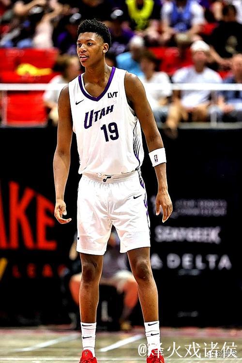 埃斯-贝利手感平平，砍下7分2篮板3助攻