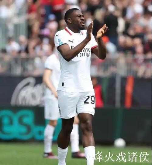 AC米兰强势登顶意甲 AC米兰强势登顶意甲