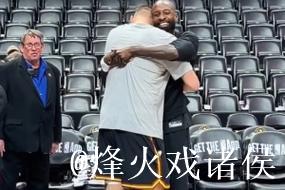 火箭官推：约基奇赛前与杰夫-格林相拥交流